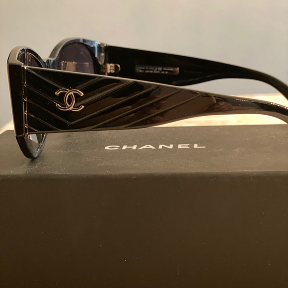 Chanel Variant 🕶 Sunglasses - Picture 2 of 12
